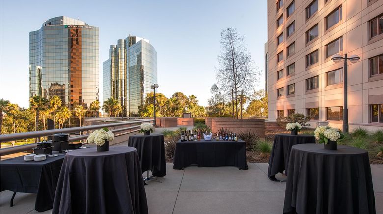 <b>Hilton Long Beach Exterior</b>. Images powered by <a href="https://iceportal.shijigroup.com/" title="IcePortal" target="_blank">IcePortal</a>.