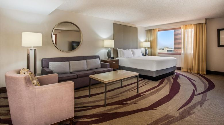 <b>Hilton Long Beach Room</b>. Images powered by <a href="https://iceportal.shijigroup.com/" title="IcePortal" target="_blank">IcePortal</a>.