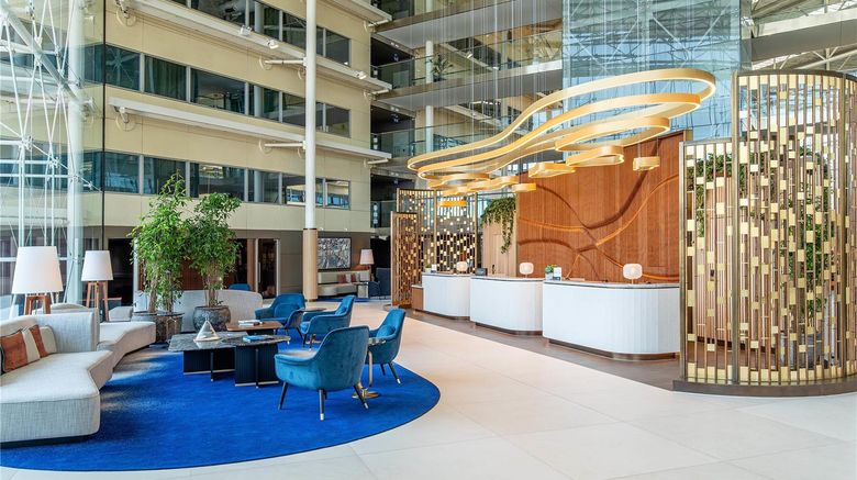 <b>Hilton London Heathrow Airport Lobby</b>. Images powered by <a href="https://iceportal.shijigroup.com/" title="IcePortal" target="_blank">IcePortal</a>.