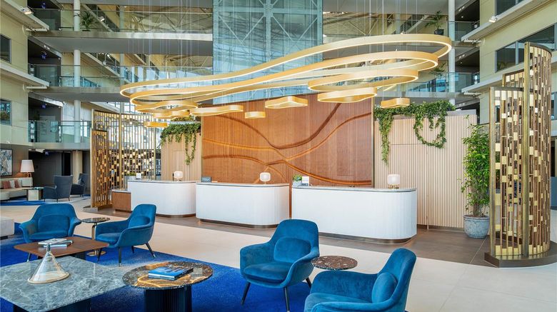 <b>Hilton London Heathrow Airport Lobby</b>. Images powered by <a href="https://iceportal.shijigroup.com/" title="IcePortal" target="_blank">IcePortal</a>.