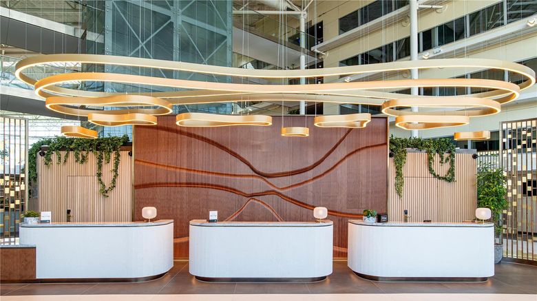 <b>Hilton London Heathrow Airport Lobby</b>. Images powered by <a href="https://iceportal.shijigroup.com/" title="IcePortal" target="_blank">IcePortal</a>.