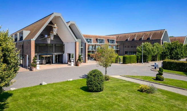 Hilton London Syon Park Exterior