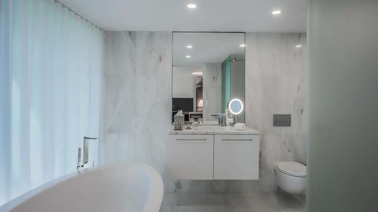 <b>DoubleTree by Hilton Lisbon Fontana Park Room</b>. Images powered by <a href="https://iceportal.shijigroup.com/" title="IcePortal" target="_blank">IcePortal</a>.
