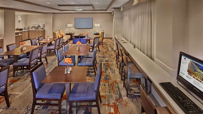 <b>DoubleTree Little Rock Restaurant</b>. Images powered by <a href="https://iceportal.shijigroup.com/" title="IcePortal" target="_blank">IcePortal</a>.