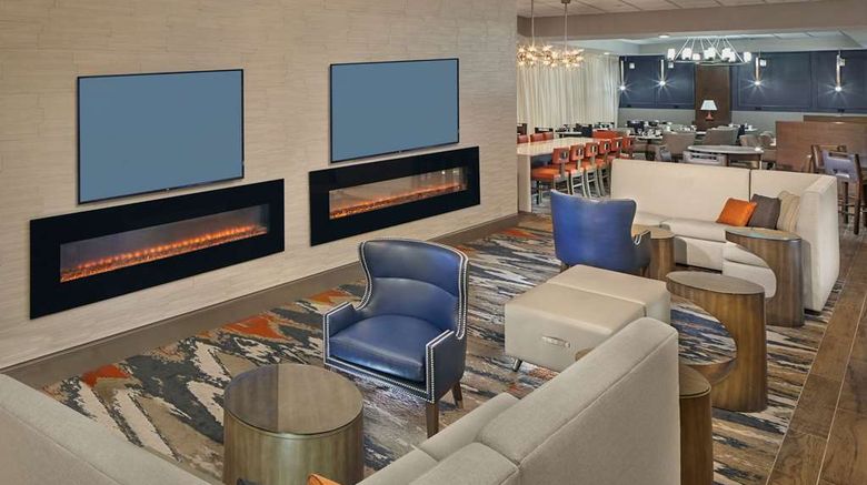 <b>DoubleTree Little Rock Lobby</b>. Images powered by <a href="https://iceportal.shijigroup.com/" title="IcePortal" target="_blank">IcePortal</a>.