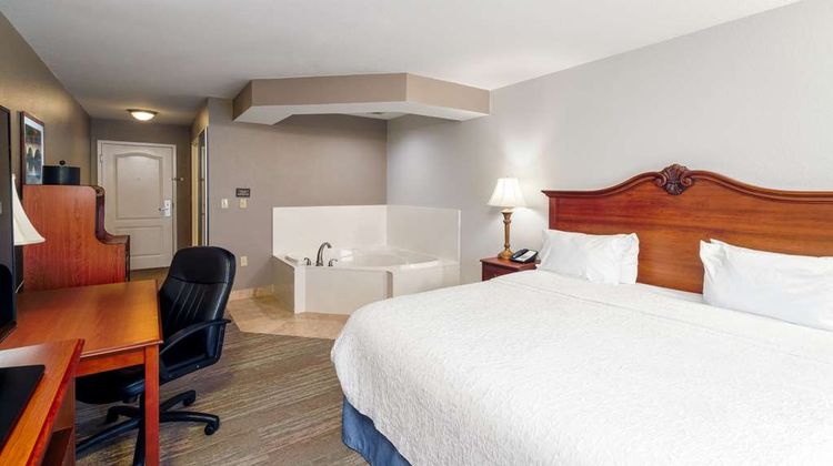 Hampton Inn London-North Room