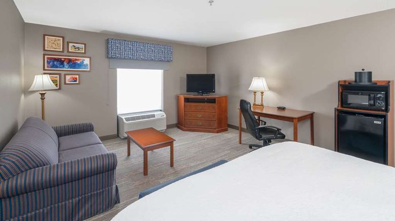 <b>Hampton Inn London-North Room</b>. Images powered by <a href="https://iceportal.shijigroup.com/" title="IcePortal" target="_blank">IcePortal</a>.