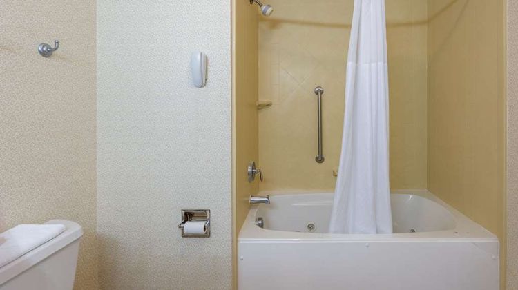 Hampton Inn London-North Room