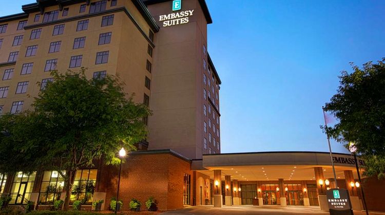 Embassy Suites by Hilton Lincoln Exterior