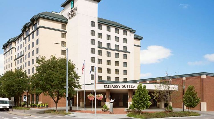 Embassy Suites by Hilton Lincoln Exterior