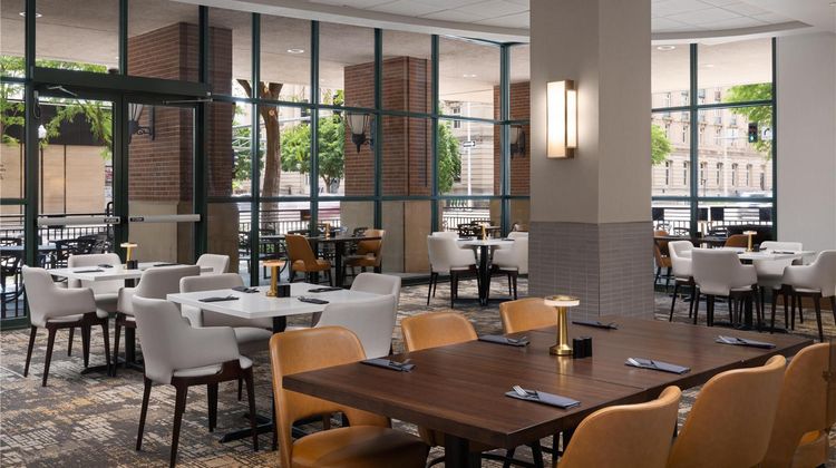 Embassy Suites by Hilton Lincoln Restaurant