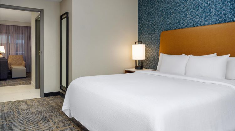 Embassy Suites by Hilton Lincoln Room