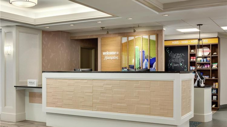 Hampton Inn Lancaster Lobby