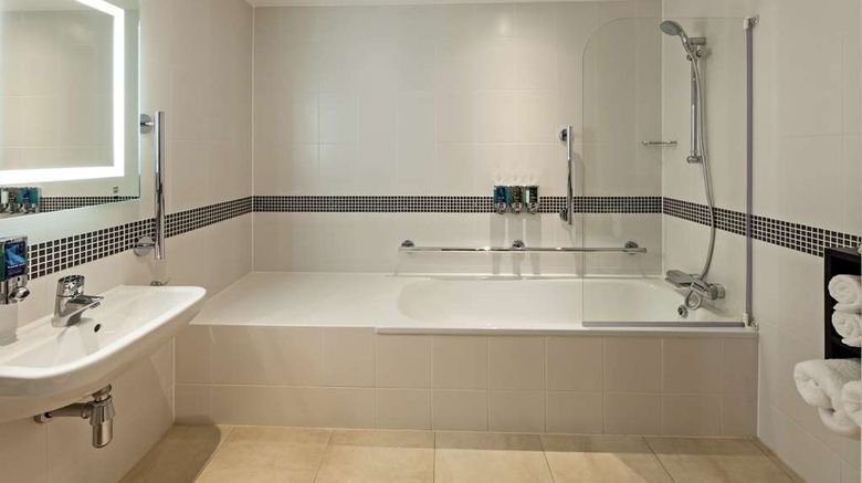 <b>Hampton by Hilton London Gatwick Airport Room</b>. Images powered by <a href="https://iceportal.shijigroup.com/" title="IcePortal" target="_blank">IcePortal</a>.