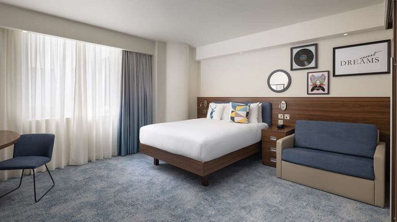 <b>Hampton by Hilton London Gatwick Airport Room</b>. Images powered by <a href="https://iceportal.shijigroup.com/" title="IcePortal" target="_blank">IcePortal</a>.