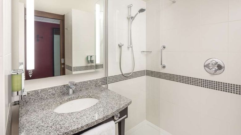 <b>Hampton by Hilton London Gatwick Airport Room</b>. Images powered by <a href="https://iceportal.shijigroup.com/" title="IcePortal" target="_blank">IcePortal</a>.