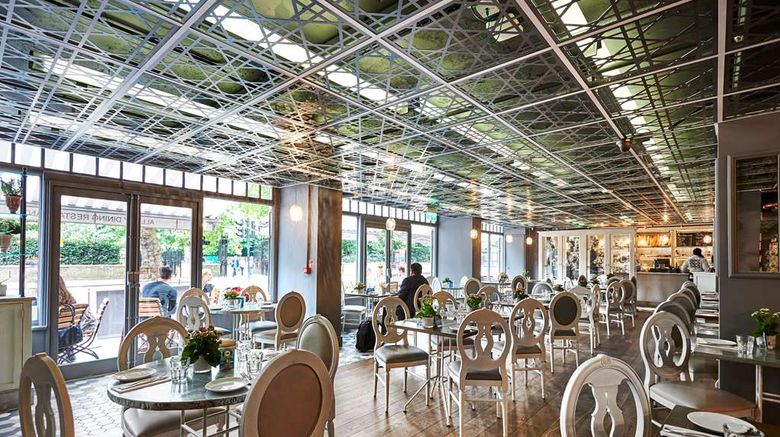 <b>Hilton London Hyde Park Restaurant</b>. Images powered by <a href="https://iceportal.shijigroup.com/" title="IcePortal" target="_blank">IcePortal</a>.