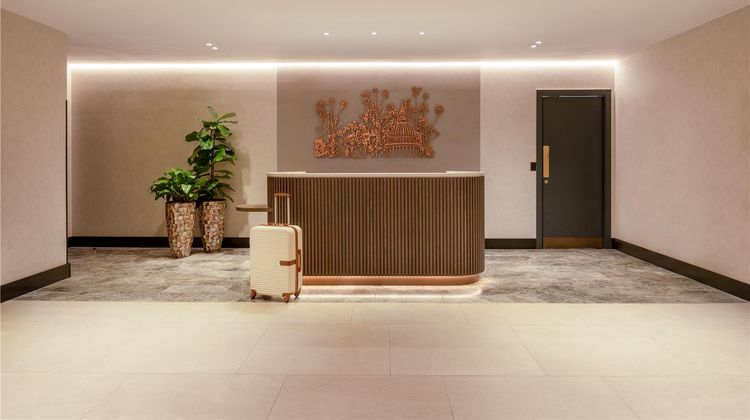 Hilton London Metropole Lobby