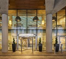 DoubleTree London - Tower of London Exterior