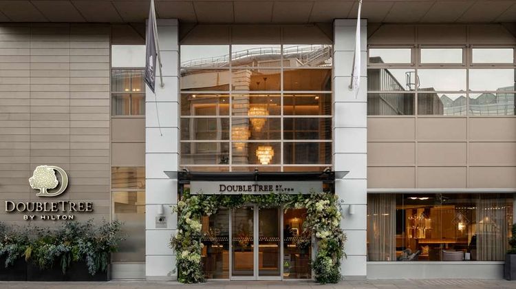 DoubleTree by Hilton London - Victoria Exterior