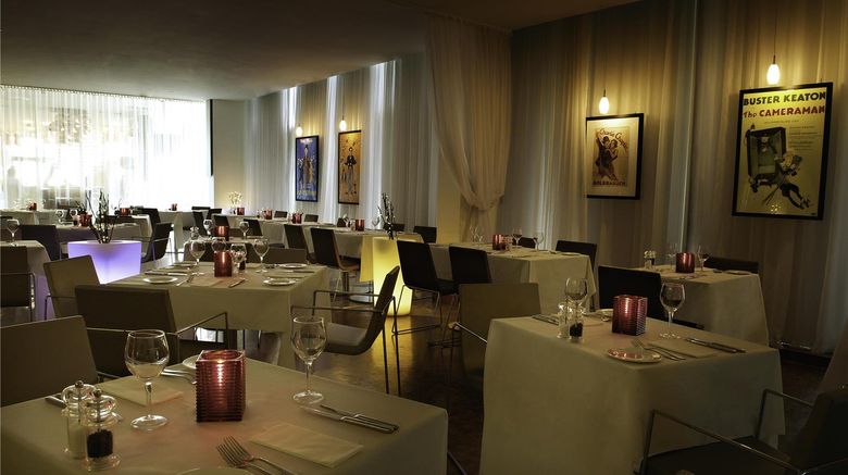 <b>Hilton Liverpool City Centre Restaurant</b>. Images powered by <a href="https://iceportal.shijigroup.com/" title="IcePortal" target="_blank">IcePortal</a>.