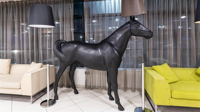 <b>Hampton by Hilton/John Lennon Airport Lobby</b>. Images powered by <a href="https://iceportal.shijigroup.com/" title="IcePortal" target="_blank">IcePortal</a>.
