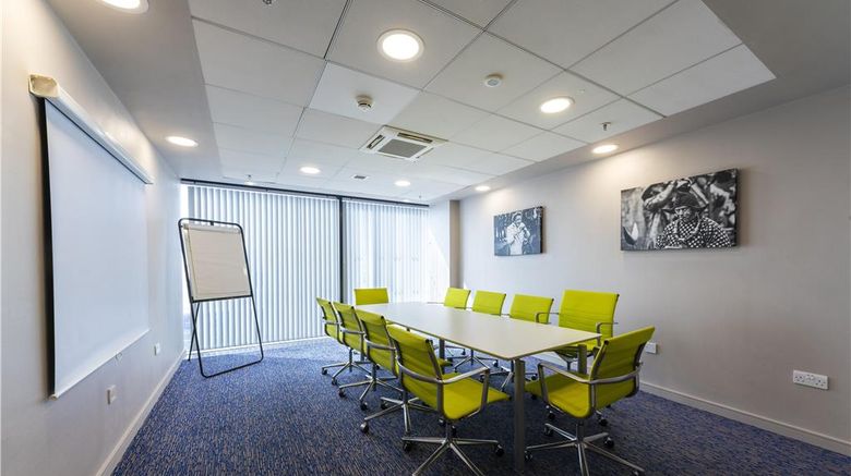 <b>Hampton by Hilton/John Lennon Airport Meeting</b>. Images powered by <a href="https://iceportal.shijigroup.com/" title="IcePortal" target="_blank">IcePortal</a>.