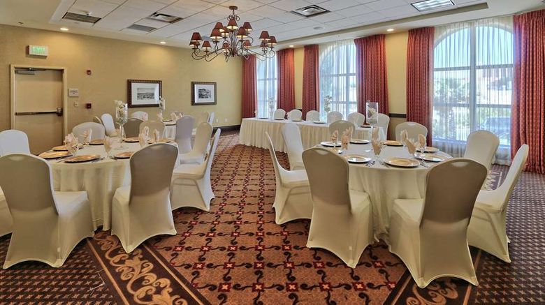 <b>Hilton Garden Inn Las Cruces Meeting</b>. Images powered by <a href="https://iceportal.shijigroup.com/" title="IcePortal" target="_blank">IcePortal</a>.