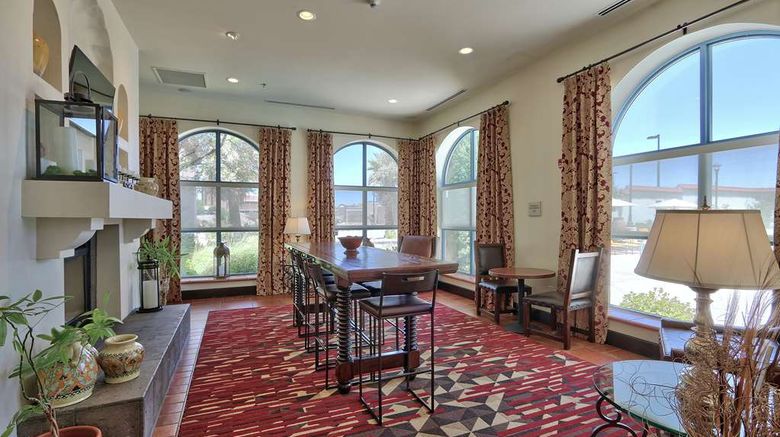 <b>Hilton Garden Inn Las Cruces Lobby</b>. Images powered by <a href="https://iceportal.shijigroup.com/" title="IcePortal" target="_blank">IcePortal</a>.