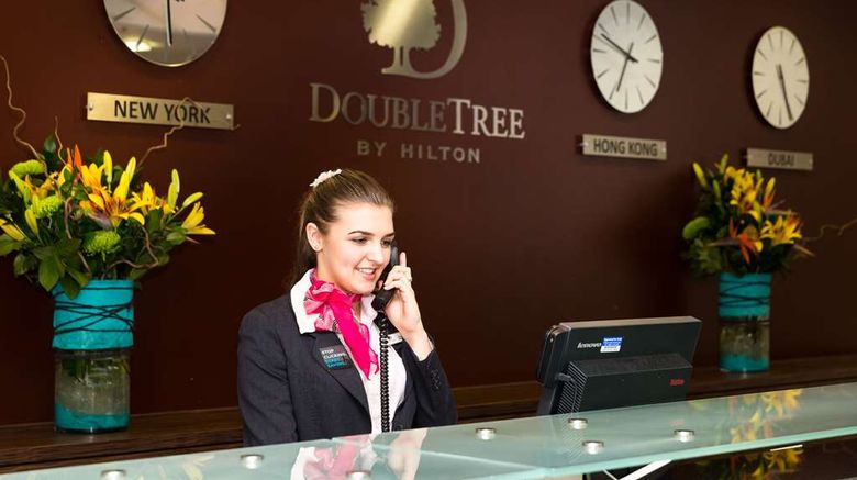 <b>Doubletree by Hilton Hotel Milton Keynes Lobby</b>. Images powered by <a href="https://iceportal.shijigroup.com/" title="IcePortal" target="_blank">IcePortal</a>.