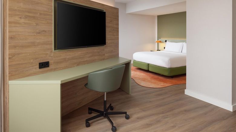 <b>DoubleTree by Hilton Hotel Luxembourg Room</b>. Images powered by <a href="https://iceportal.shijigroup.com/" title="IcePortal" target="_blank">IcePortal</a>.
