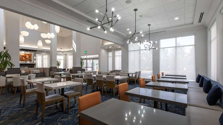 <b>Hilton Garden Inn Lynchburg Lobby</b>. Images powered by <a href="https://iceportal.shijigroup.com/" title="IcePortal" target="_blank">IcePortal</a>.