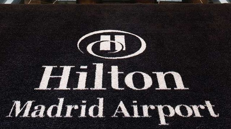 <b>Hilton Madrid Airport Lobby</b>. Images powered by <a href="https://iceportal.shijigroup.com/" title="IcePortal" target="_blank">IcePortal</a>.