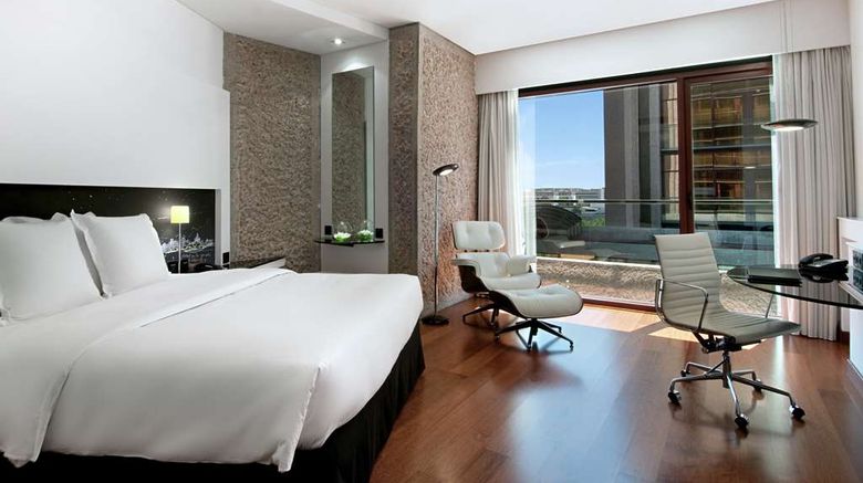 <b>Hilton Madrid Airport Room</b>. Images powered by <a href="https://iceportal.shijigroup.com/" title="IcePortal" target="_blank">IcePortal</a>.