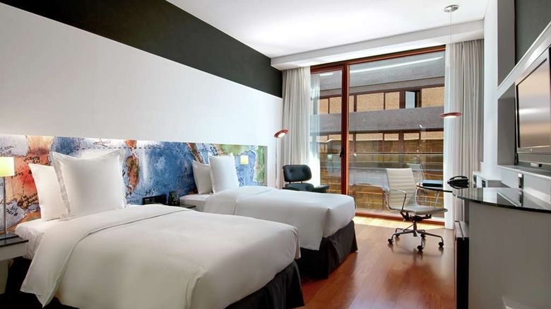 <b>Hilton Madrid Airport Room</b>. Images powered by <a href="https://iceportal.shijigroup.com/" title="IcePortal" target="_blank">IcePortal</a>.