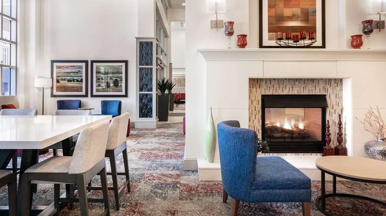 Hilton Garden Inn - Manhattan Lobby