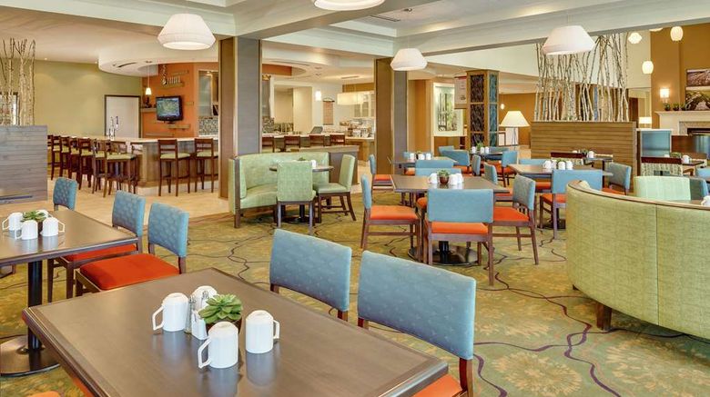 <b>Hilton Garden Inn - Manhattan Restaurant</b>. Images powered by <a href="https://iceportal.shijigroup.com/" title="IcePortal" target="_blank">IcePortal</a>.