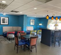 Hampton Inn Max Meadows Lobby