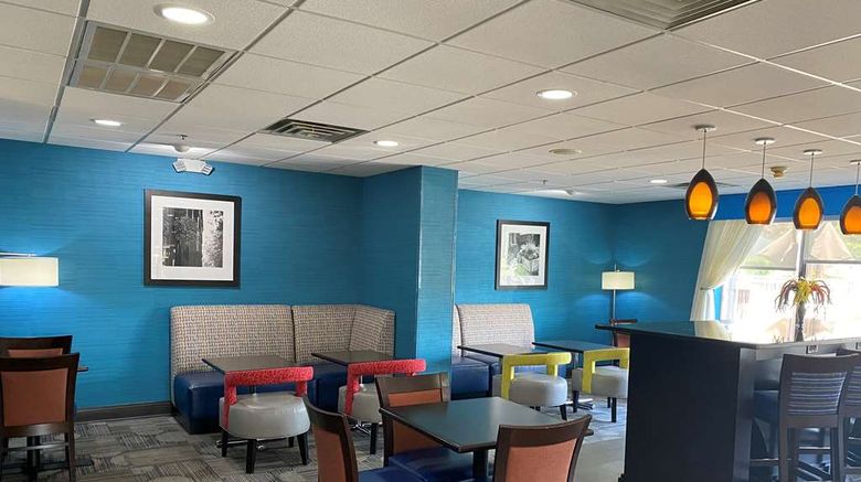 <b>Hampton Inn Max Meadows Lobby</b>. Images powered by <a href="https://iceportal.shijigroup.com/" title="IcePortal" target="_blank">IcePortal</a>.