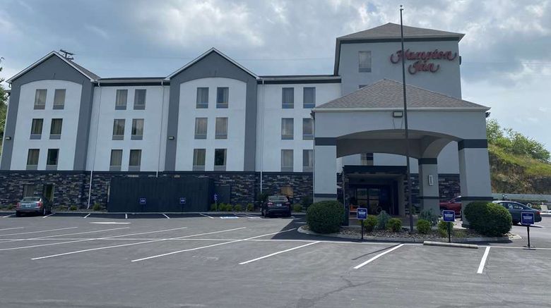 <b>Hampton Inn Max Meadows Exterior</b>. Images powered by <a href="https://iceportal.shijigroup.com/" title="IcePortal" target="_blank">IcePortal</a>.