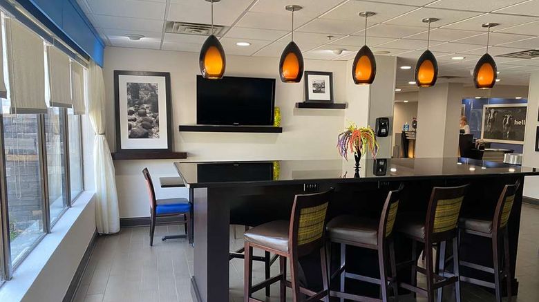 <b>Hampton Inn Max Meadows Lobby</b>. Images powered by <a href="https://iceportal.shijigroup.com/" title="IcePortal" target="_blank">IcePortal</a>.