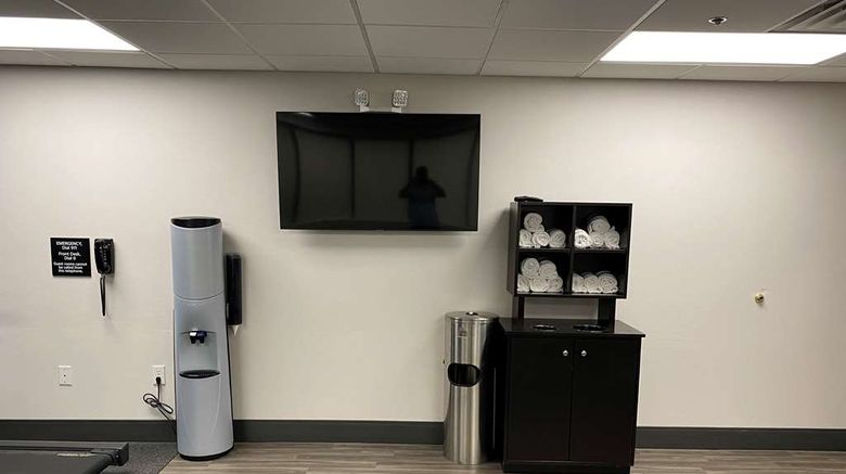 <b>Hampton Inn Max Meadows Health</b>. Images powered by <a href="https://iceportal.shijigroup.com/" title="IcePortal" target="_blank">IcePortal</a>.