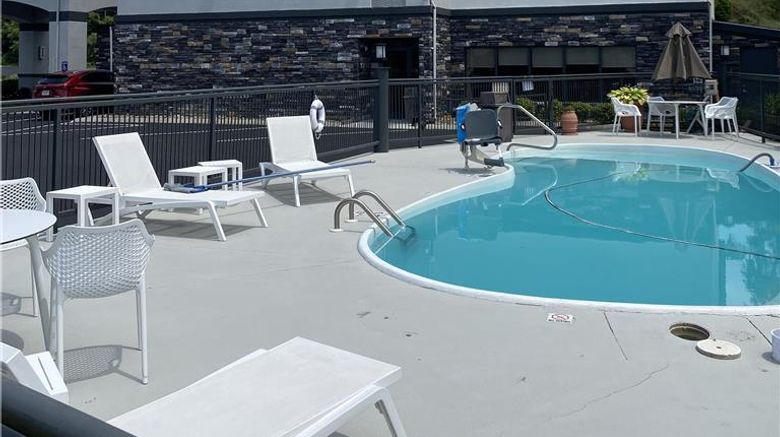 <b>Hampton Inn Max Meadows Pool</b>. Images powered by <a href="https://iceportal.shijigroup.com/" title="IcePortal" target="_blank">IcePortal</a>.