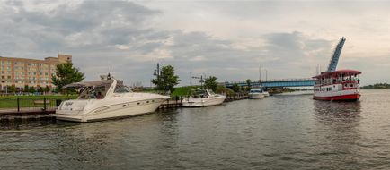 Doubletree Bay City Riverfront Exterior