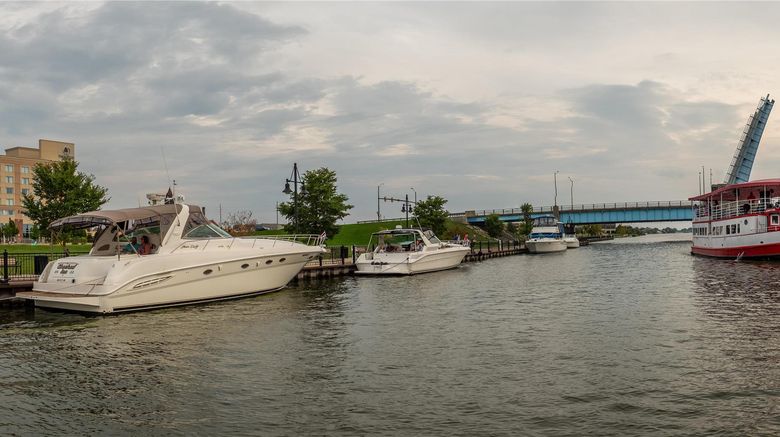 <b>Doubletree Bay City Riverfront Exterior</b>. Images powered by <a href="https://iceportal.shijigroup.com/" title="IcePortal" target="_blank">IcePortal</a>.