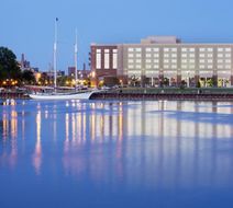 Doubletree Bay City Riverfront Exterior