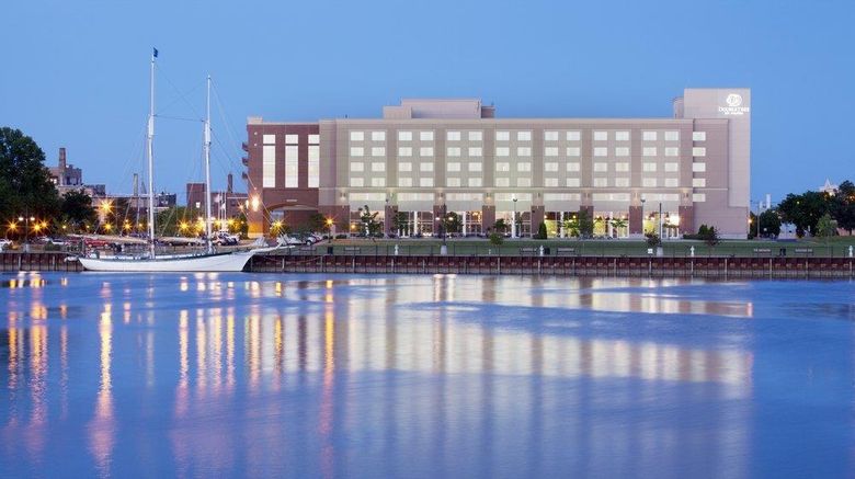 <b>Doubletree Bay City Riverfront Exterior</b>. Images powered by <a href="https://iceportal.shijigroup.com/" title="IcePortal" target="_blank">IcePortal</a>.