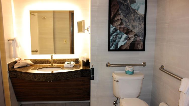 Doubletree Bay City Riverfront Room