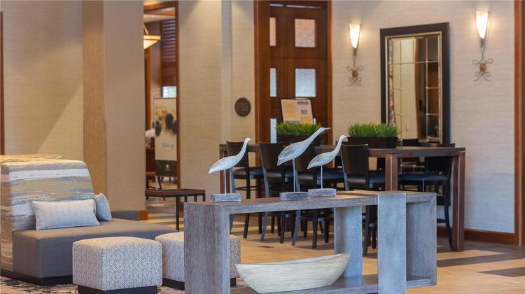Doubletree Bay City Riverfront Lobby