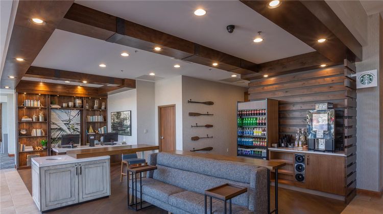 Doubletree Bay City Riverfront Restaurant